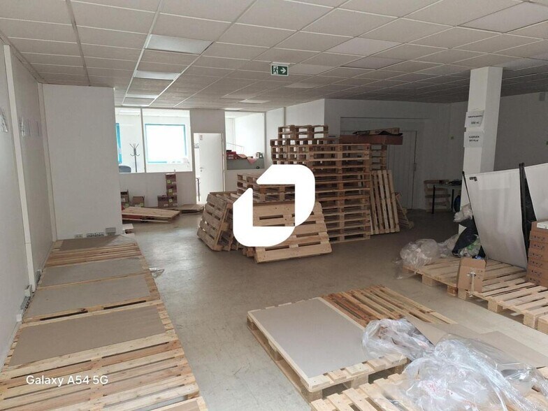 Light Industrial in Boulogne-Billancourt to rent - Building Photo - Image 1 of 9