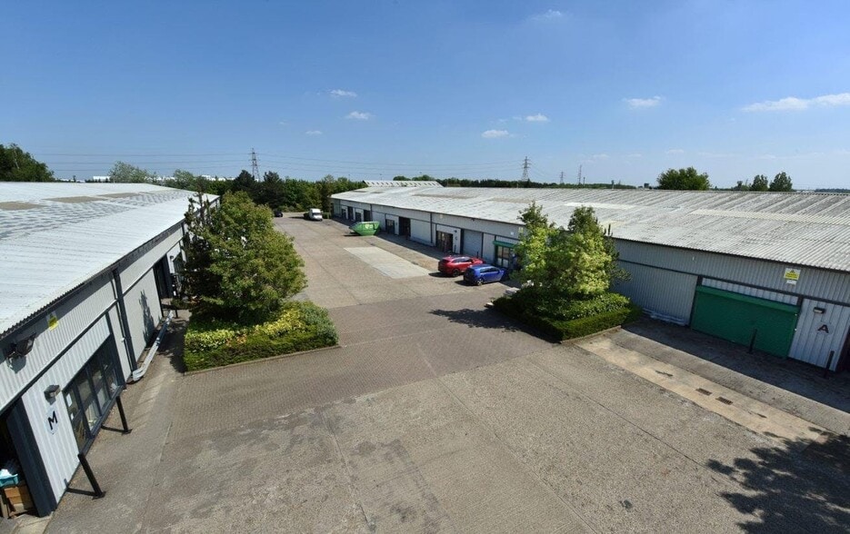 Brunel Rd, Corby to rent - Building Photo - Image 2 of 4