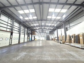 Suthers St, Oldham to rent Interior Photo- Image 2 of 14