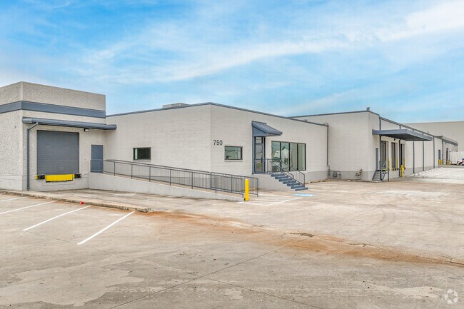 More details for 740-750 Regal Row, Dallas, TX - Industrial for Rent