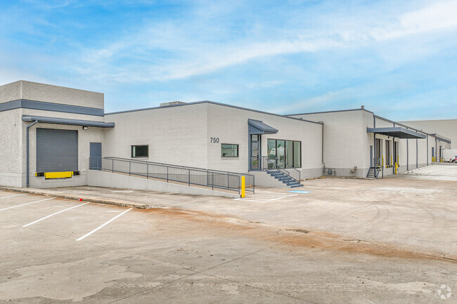 More details for 740-750 Regal Row, Dallas, TX - Light Industrial, Industrial for Rent