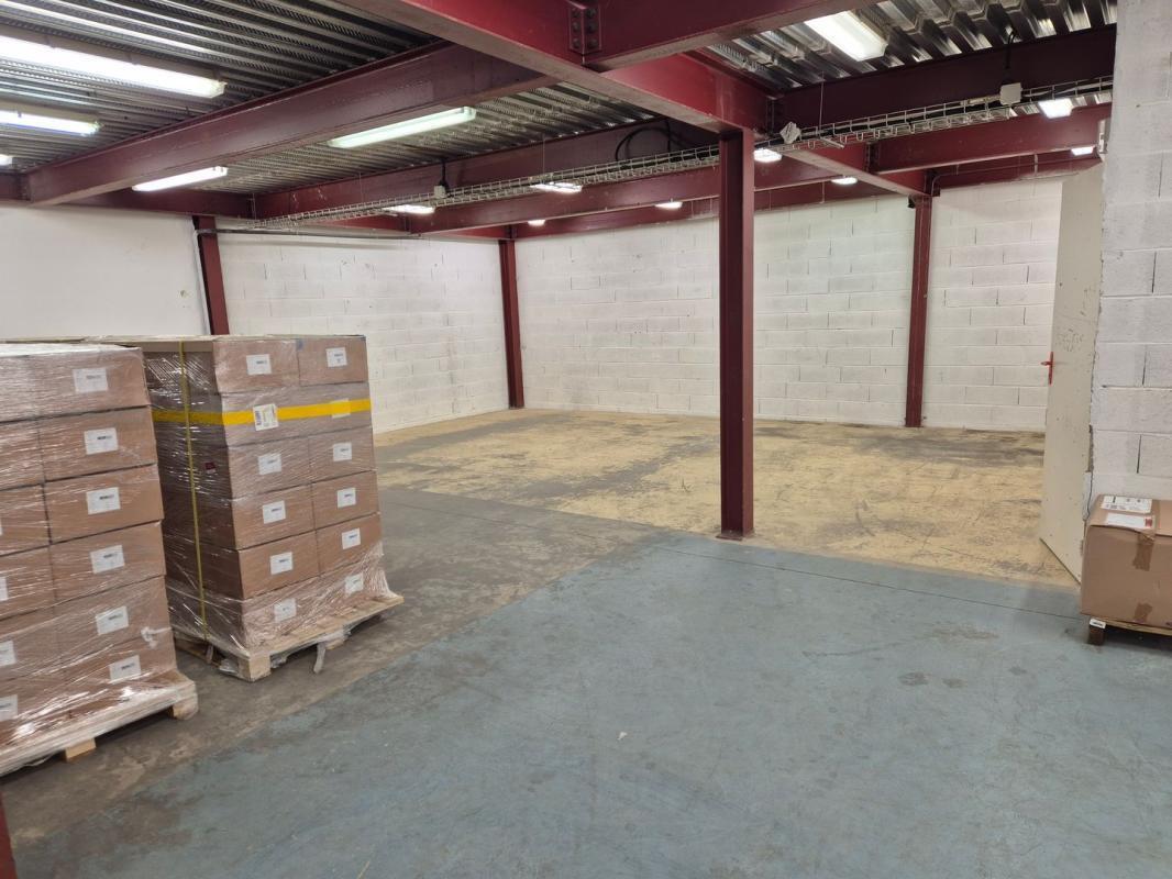 Industrial in Saint-Soupplets to rent Interior Photo- Image 1 of 3