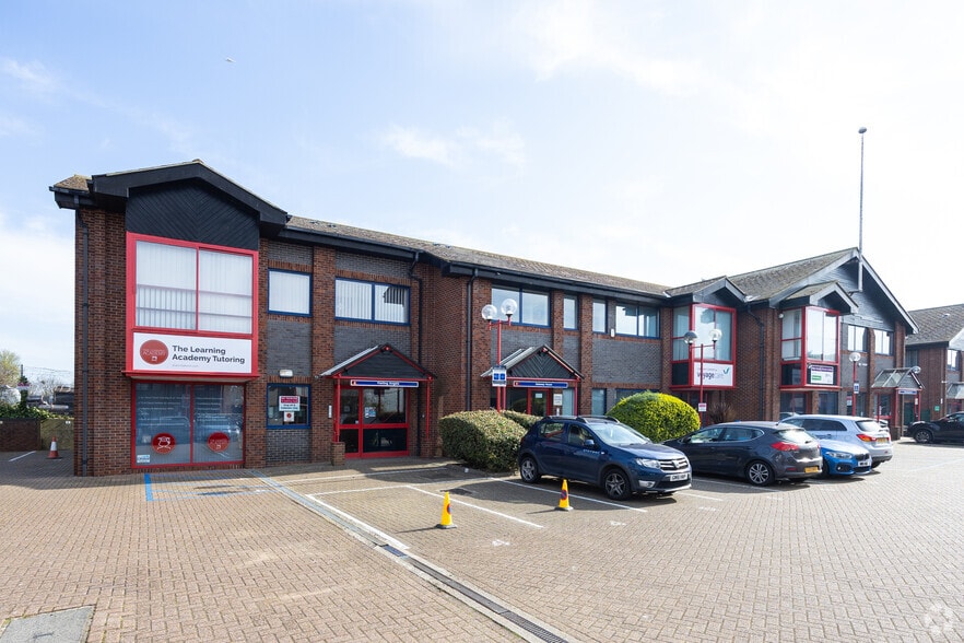 Henwood, Ashford to rent - Building Photo - Image 2 of 9