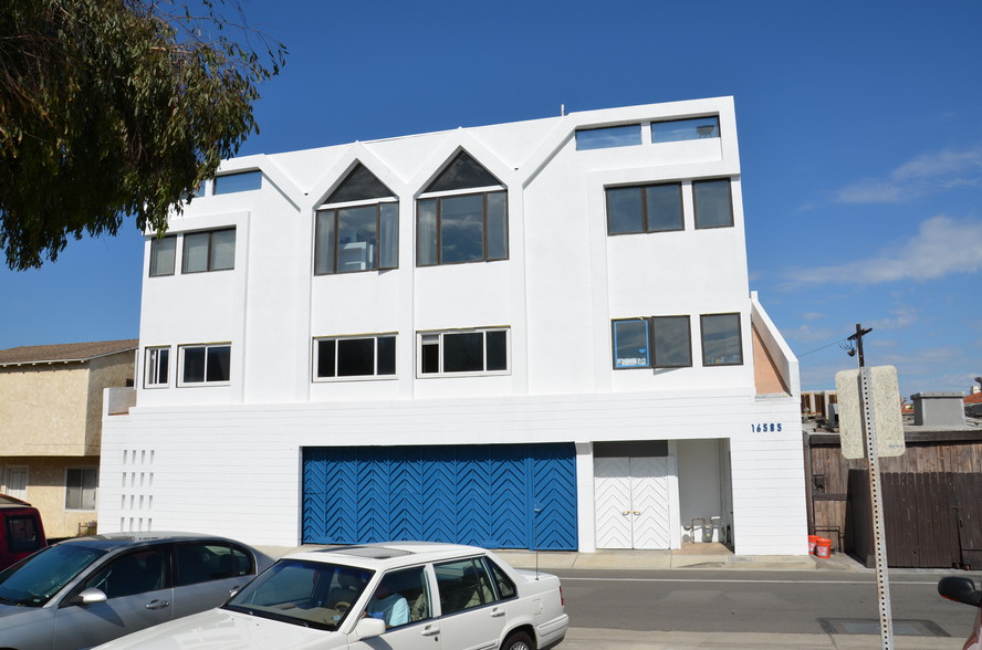 16585 Pacific Coast Hwy, Sunset Beach, CA for rent - Building Photo - Image 1 of 2