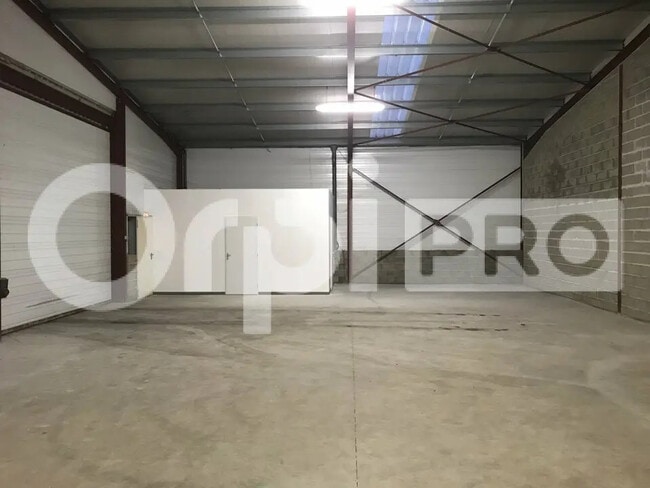 Location Local d'activités 200 m²