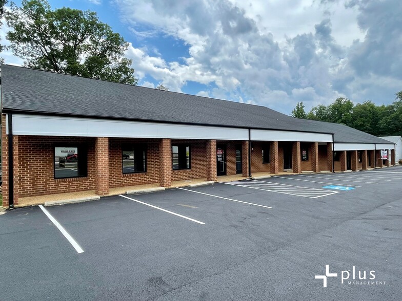 7-17 W Hundred Rd, Chester, VA for rent - Building Photo - Image 1 of 2