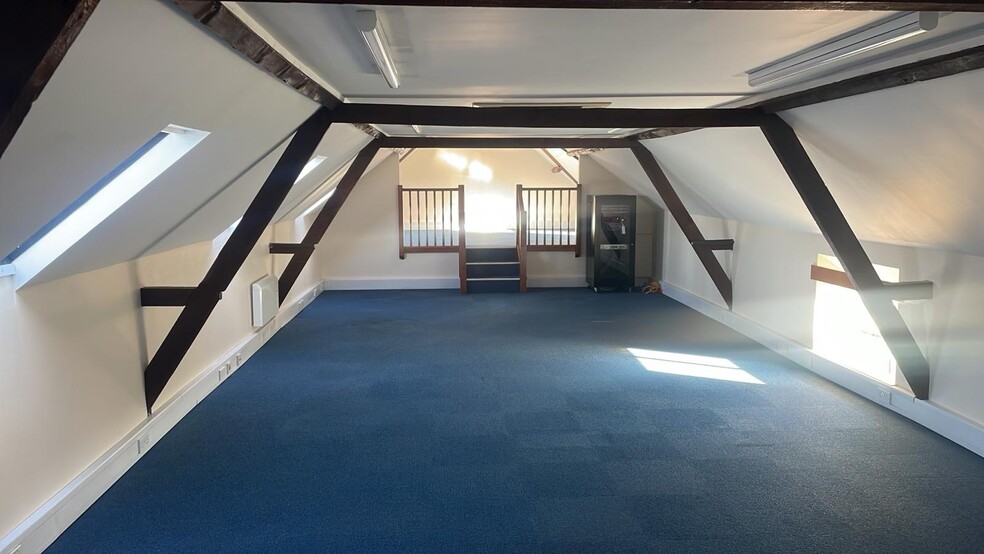 Holmsted Hl, Cuckfield to rent - Building Photo - Image 2 of 9