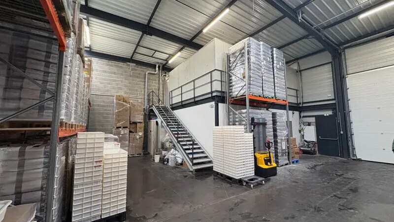 Office in Décines-Charpieu to rent Interior Photo- Image 1 of 6