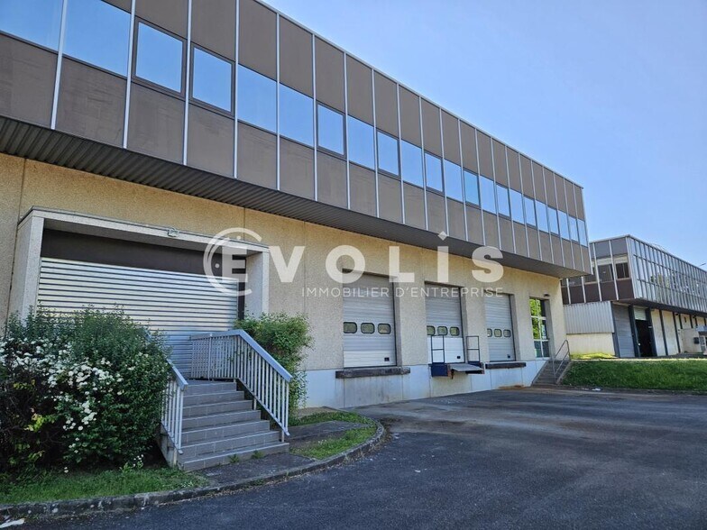 Industrial in Wissous to rent - Building Photo - Image 1 of 10