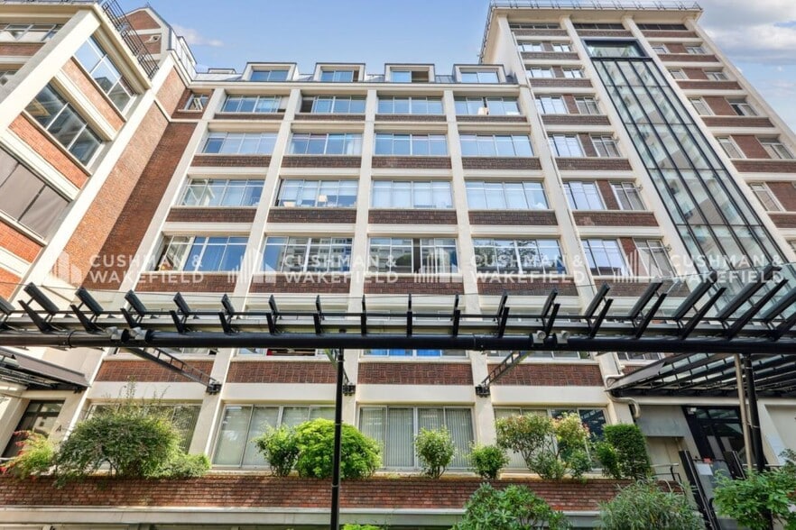 Office in Levallois-Perret to rent - Building Photo - Image 1 of 10