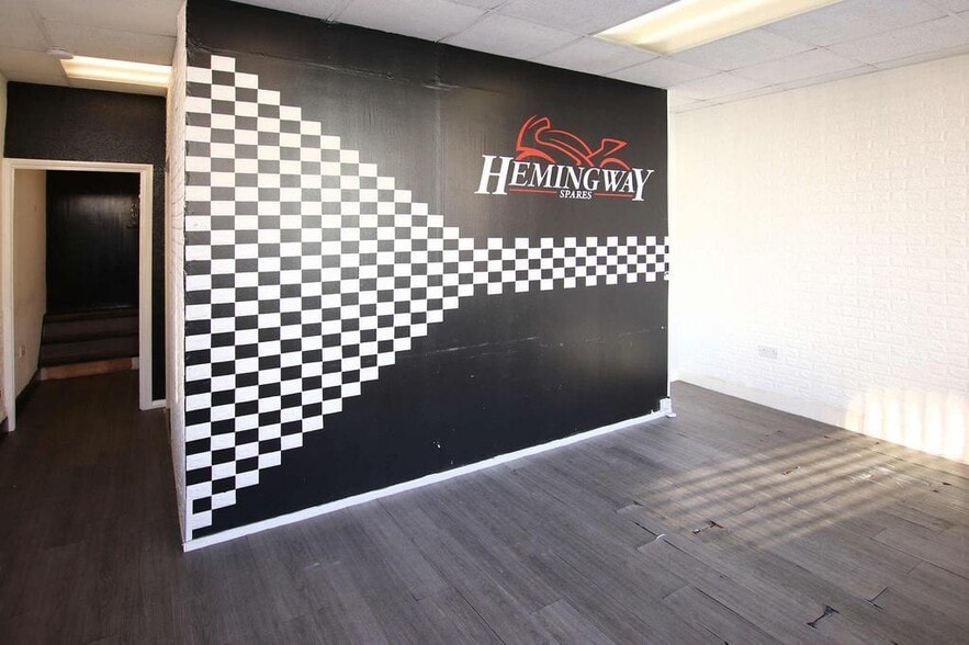 33 Waddon Rd, Croydon for sale - Building Photo - Image 3 of 8