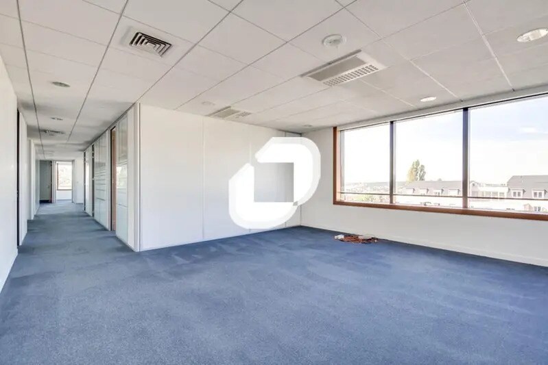 Office in Noisy-le-Grand to rent - Interior Photo - Image 3 of 9