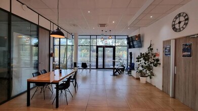 Office in Meudon to rent Interior Photo- Image 1 of 11
