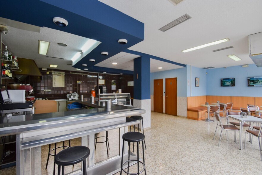 Plaza Poeta Garcilaso de la Vega, 6, Granada, Granada for sale - Building Photo - Image 3 of 47