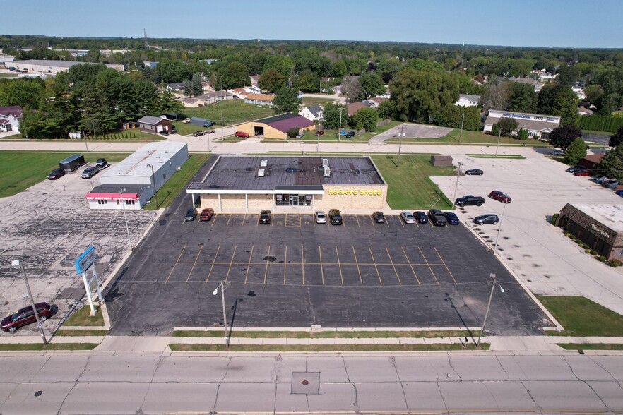 3720 Calumet Ave, Manitowoc, WI for sale - Primary Photo - Image 1 of 12