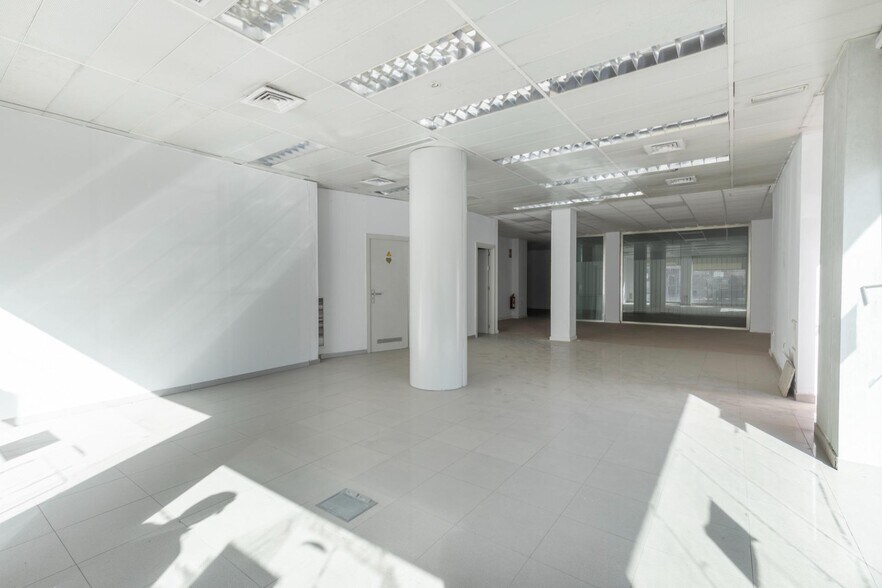 Retail in Granada for sale - Interior Photo - Image 3 of 25