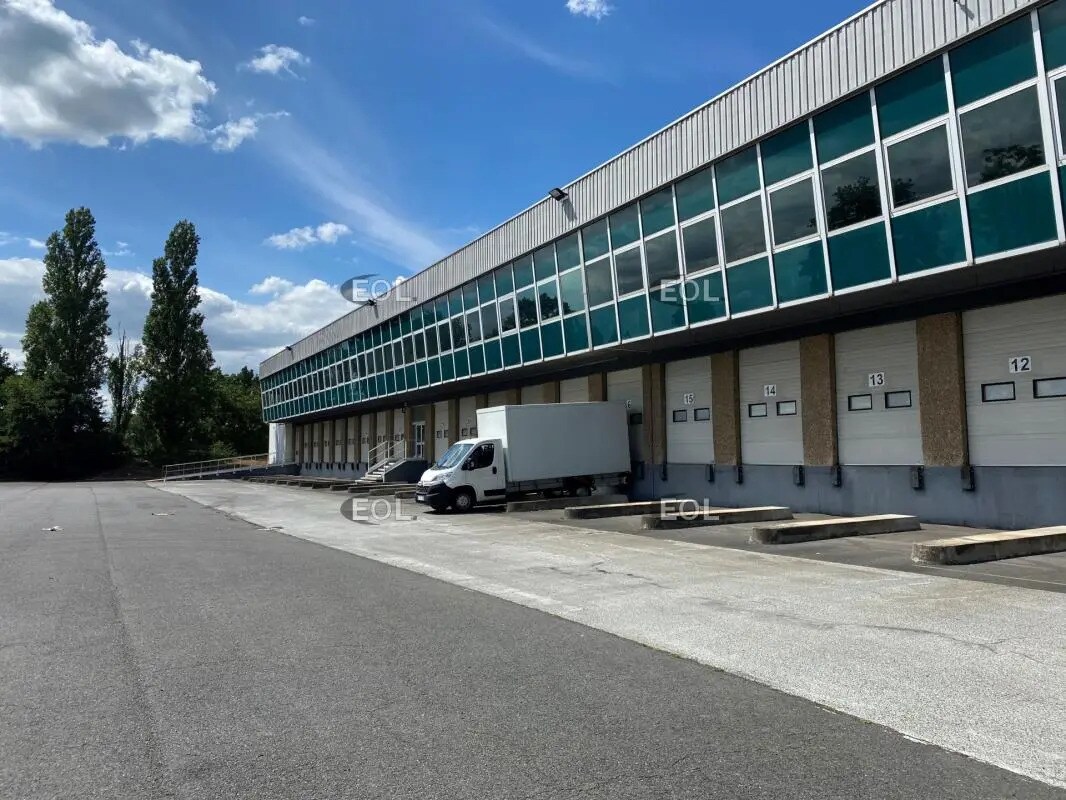 Light Industrial in Saint-Witz to rent Building Photo- Image 1 of 13