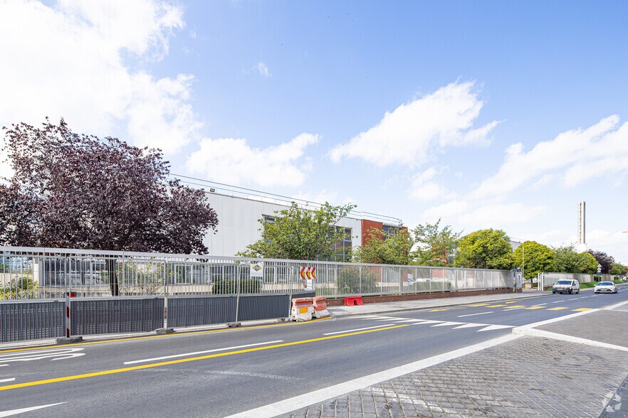 Light Industrial in Saint-Ouen-sur-Seine to rent - Building Photo - Image 3 of 3