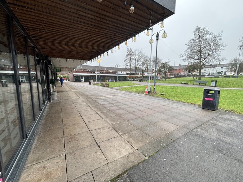 Standfield Centre, Manchester to rent - Building Photo - Image 3 of 3