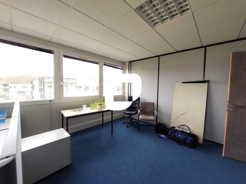 Office in Bièvres to rent - Interior Photo - Image 1 of 5