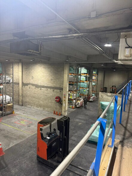 Industrial in Sarcelles for sale - Building Photo - Image 3 of 5