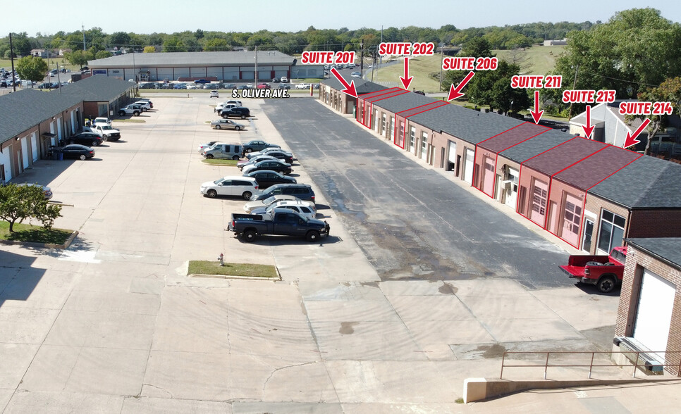 2624-2628 S Oliver St, Wichita, KS for rent - Building Photo - Image 3 of 5