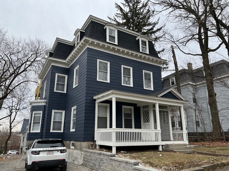 35 Oak Ave, Worcester, MA 01605 UK