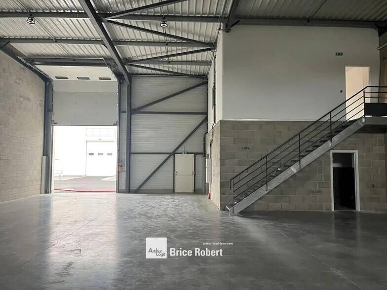 Office in Chassieu to rent - Interior Photo - Image 2 of 5