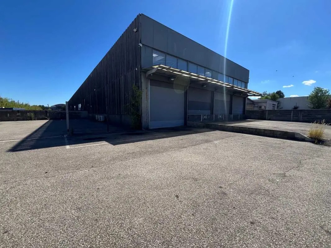 7 Rue Michel Jacquet, Saint-Priest to rent Building Photo- Image 1 of 4