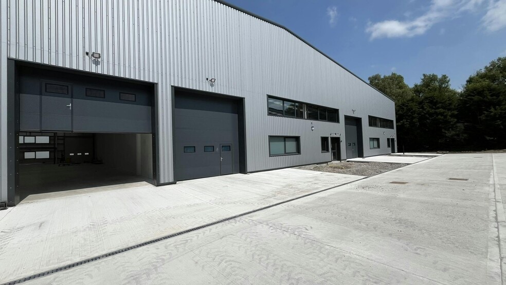 London Rd, Macclesfield to rent - Building Photo - Image 2 of 7