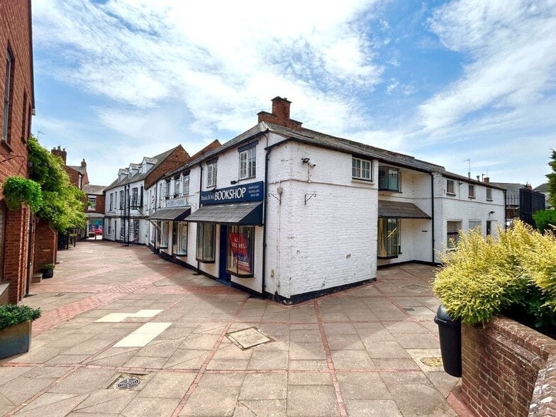 4 White Lion Walk, Banbury for sale - Building Photo - Image 2 of 10