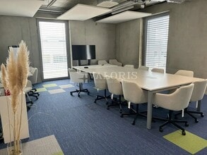 Office / Retail in Lyon to rent Interior Photo- Image 1 of 17