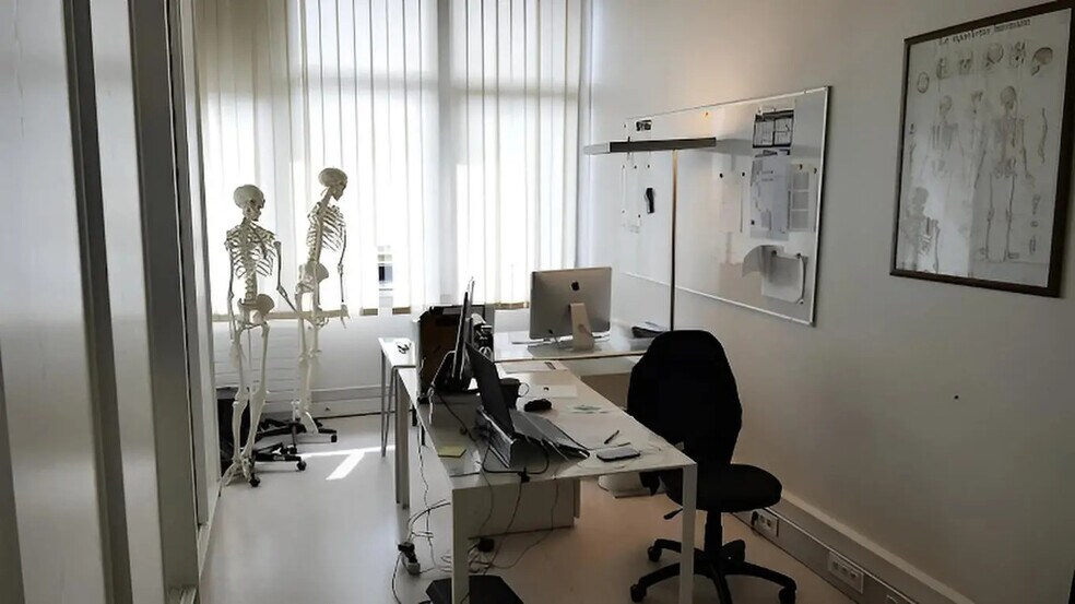 Office in Bordeaux to rent - Interior Photo - Image 2 of 7