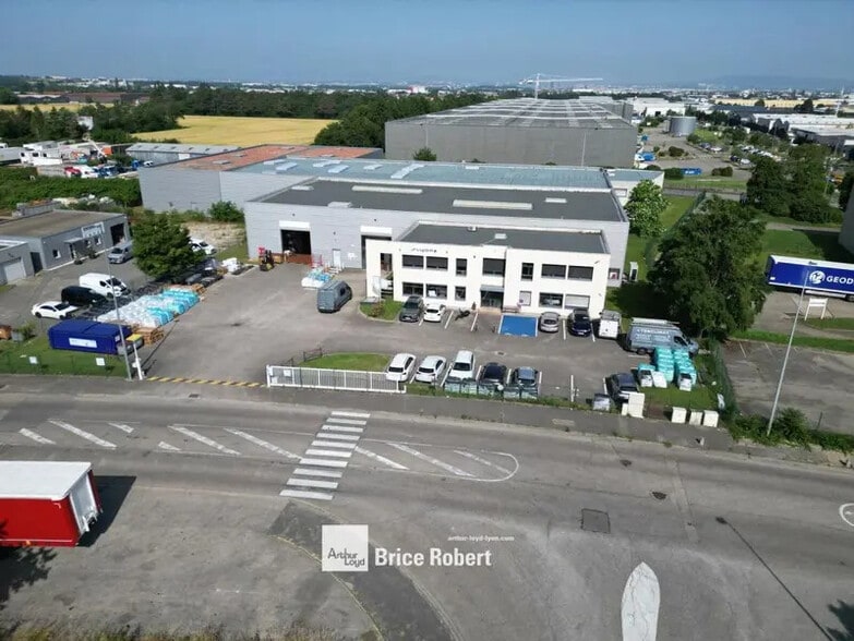 4 Rue Philippe Lebon, Genas to rent - Aerial - Image 3 of 11