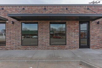 112 N Broadway St, Moore, OK for rent Building Photo- Image 1 of 3