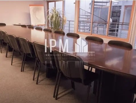 Office in Marseille for sale - Primary Photo - Image 1 of 6