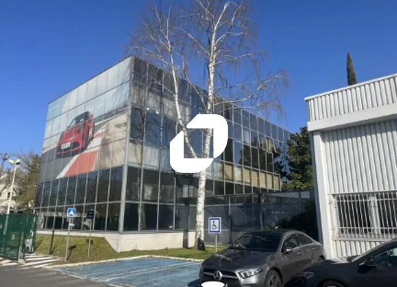 Light Industrial in Les Ulis to rent - Building Photo - Image 2 of 11