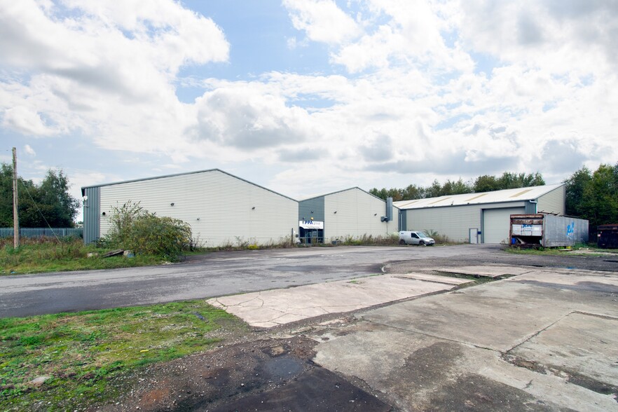 1-4 Factory Rd, Deeside for rent - Primary Photo - Image 1 of 4