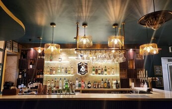 36 High St, Northwood to rent Interior Photo- Image 2 of 5