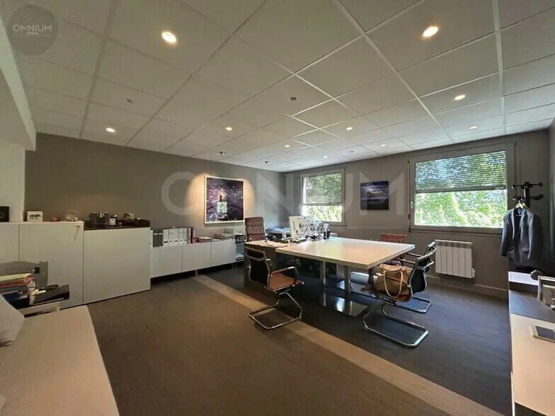 Office in Villeurbanne to rent - Interior Photo - Image 2 of 6