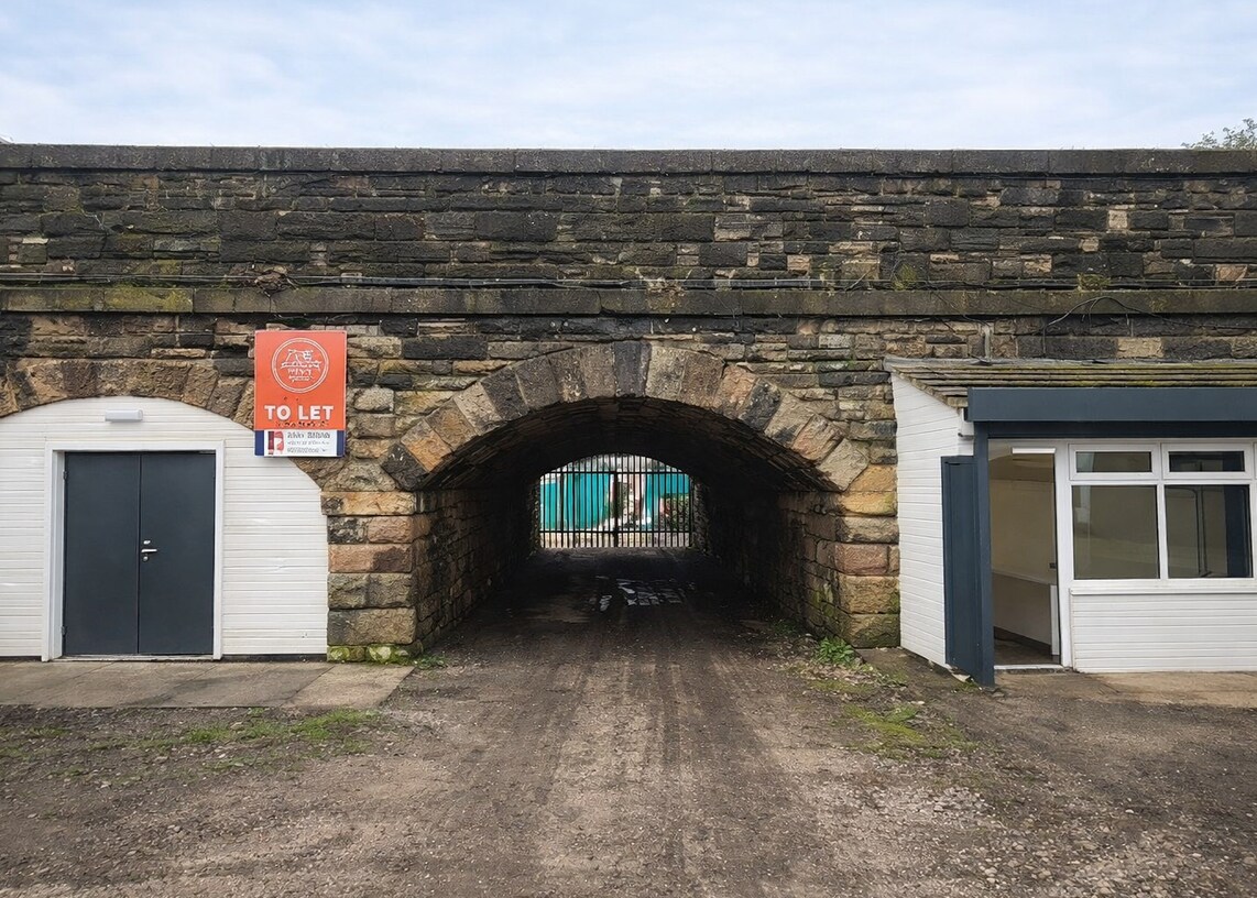 Liverpool Rd, Ormskirk to rent Building Photo- Image 1 of 3