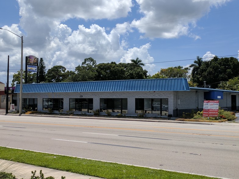 2320 S Cleveland Ave, Fort Myers, FL for sale - Building Photo - Image 1 of 1