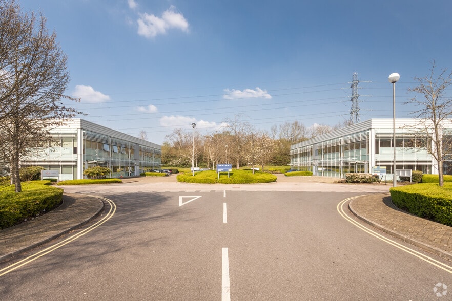 120 Centennial Av, Borehamwood, WD6 3SE Industrial for Lease UK