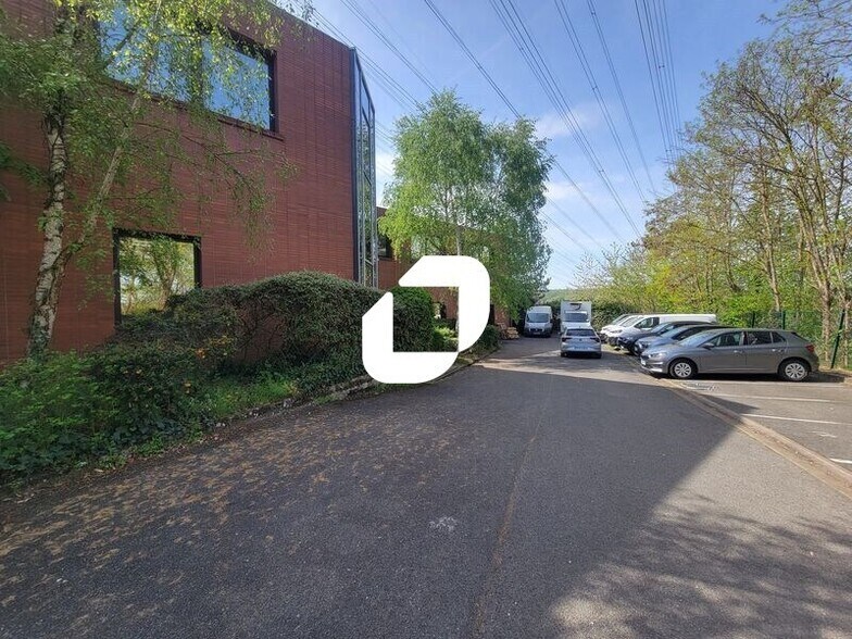 Office in Igny to rent - Building Photo - Image 2 of 15