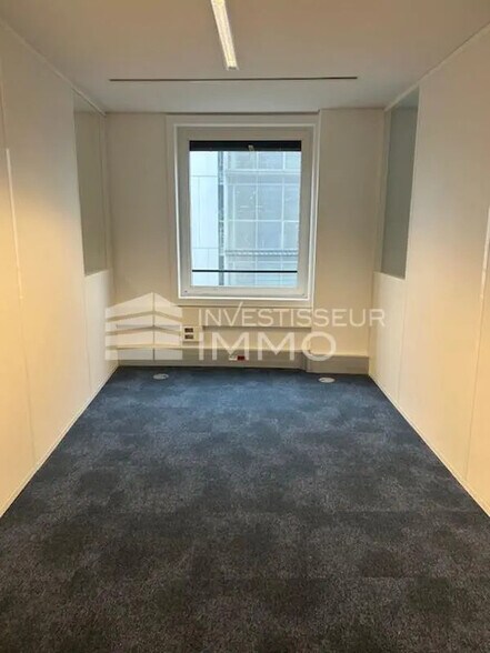 Office in Puteaux to rent - Interior Photo - Image 2 of 2