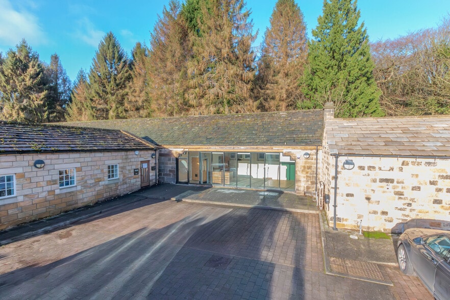 The Avenue, Esholt to rent - Building Photo - Image 1 of 6