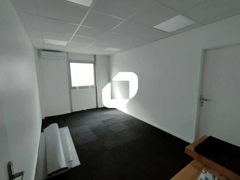 Office in Bezons to rent - Interior Photo - Image 3 of 10