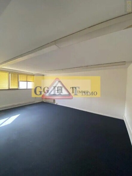 Office in Saint-Maur-des-Fossés to rent - Interior Photo - Image 2 of 5