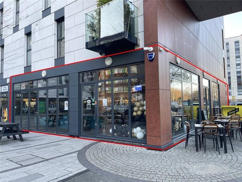 73 Victoria Av, Southend-On-Sea for sale - Building Photo - Image 2 of 27