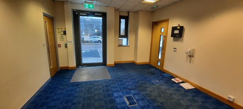 Wildwood Dr, Worcester to rent - Interior Photo - Image 2 of 7